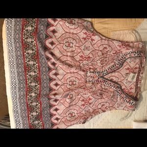 Sleeveless Knox Rose blouse says x1 but is a med.